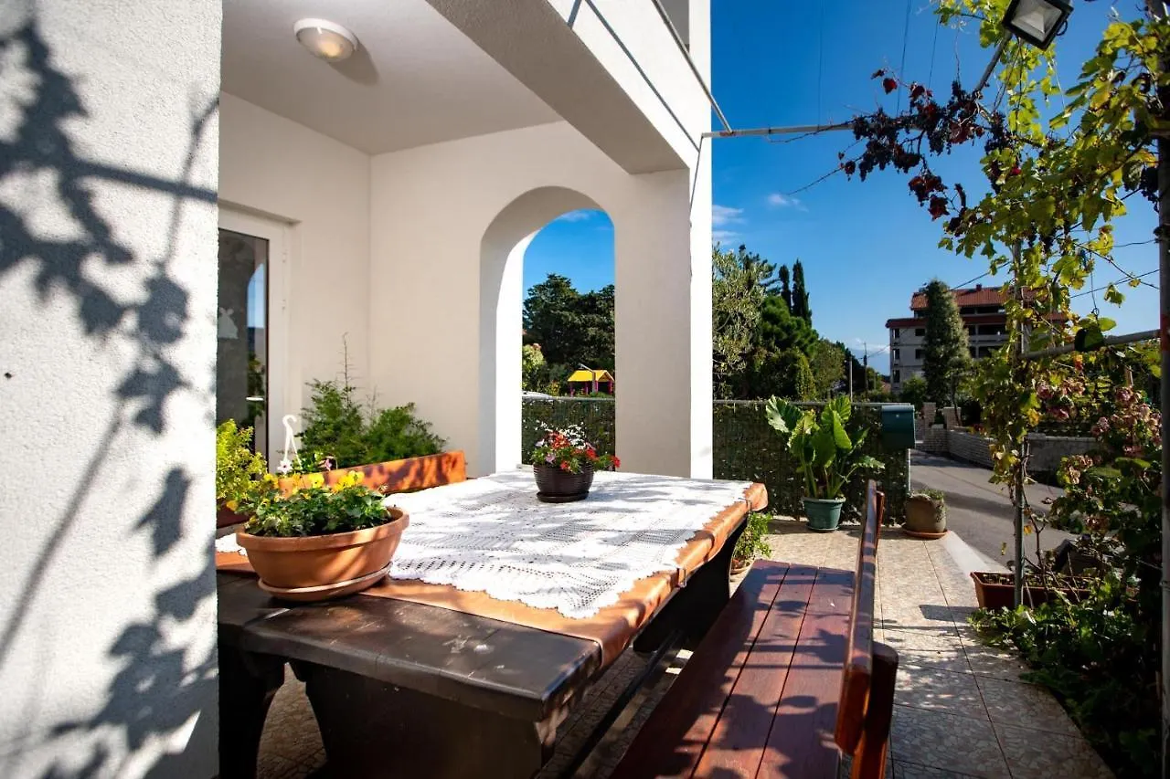 Apartments Lazaric Lopar