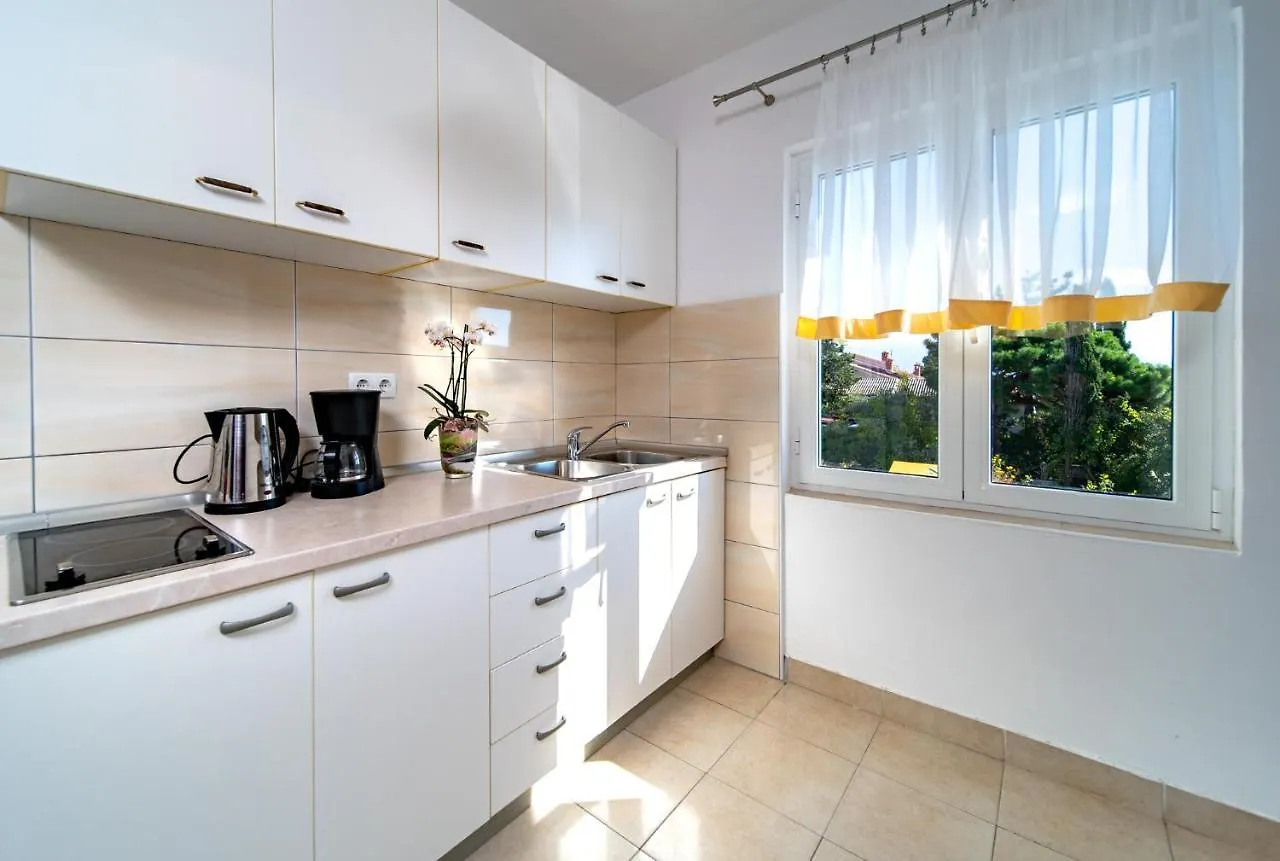Apartments Lazaric Lopar