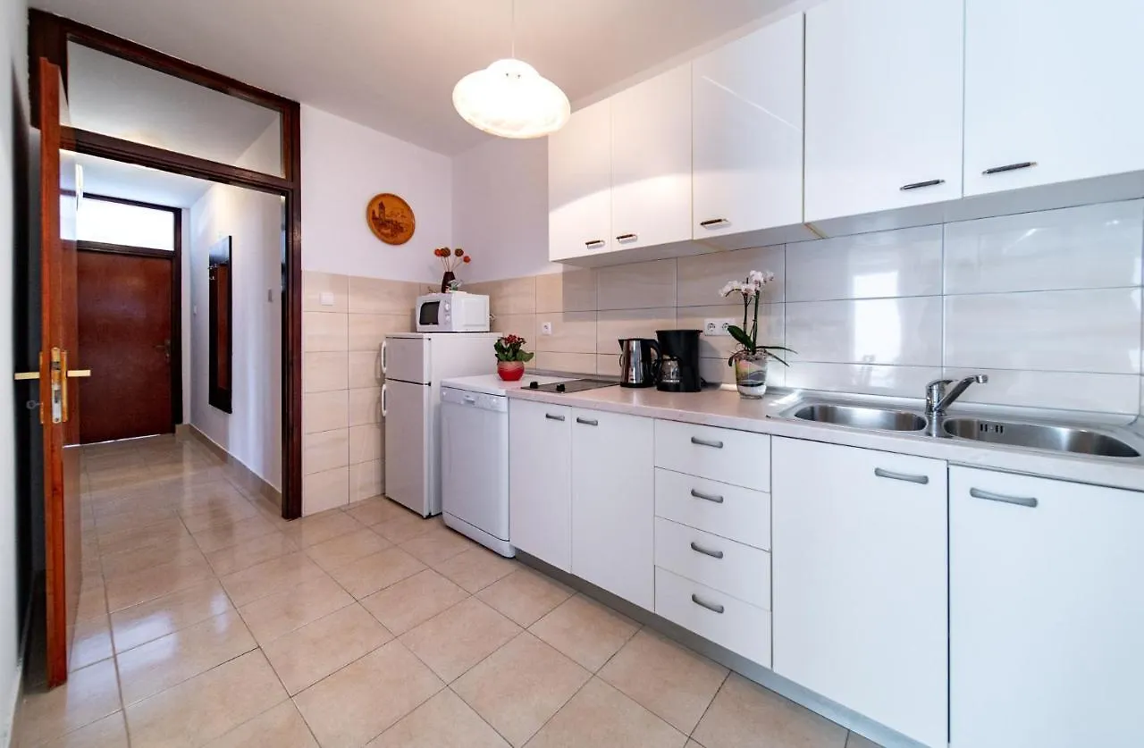 Apartments Lazaric Lopar