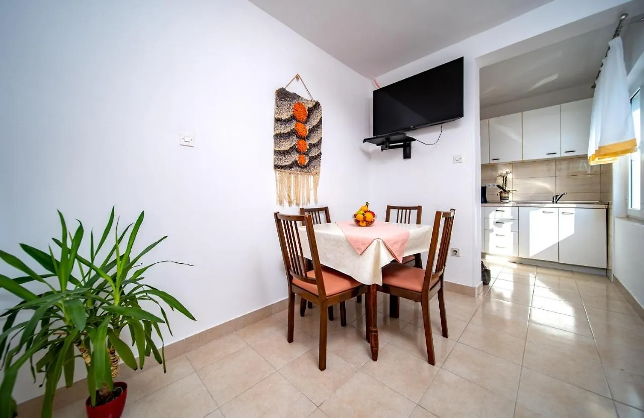 Apartments Lazaric Lopar