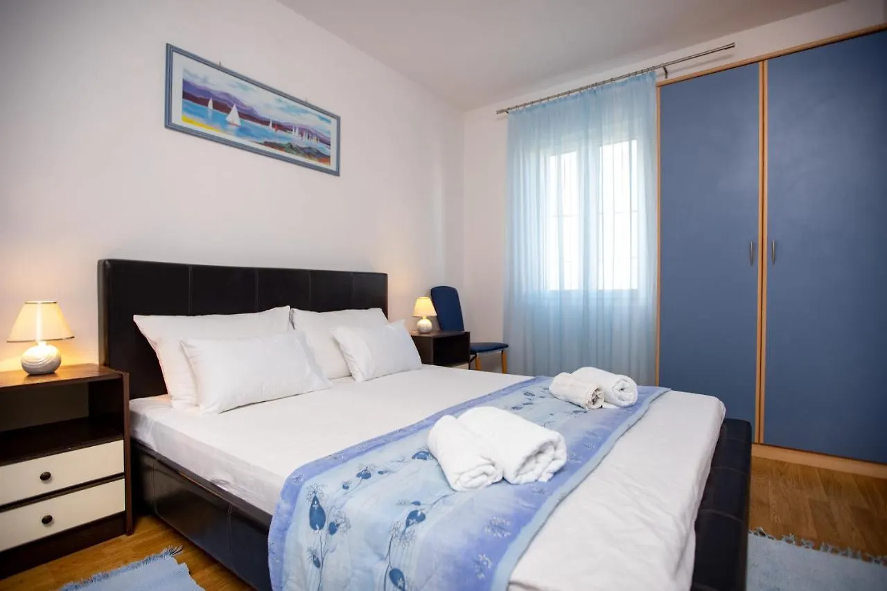 Apartments Lazaric Lopar