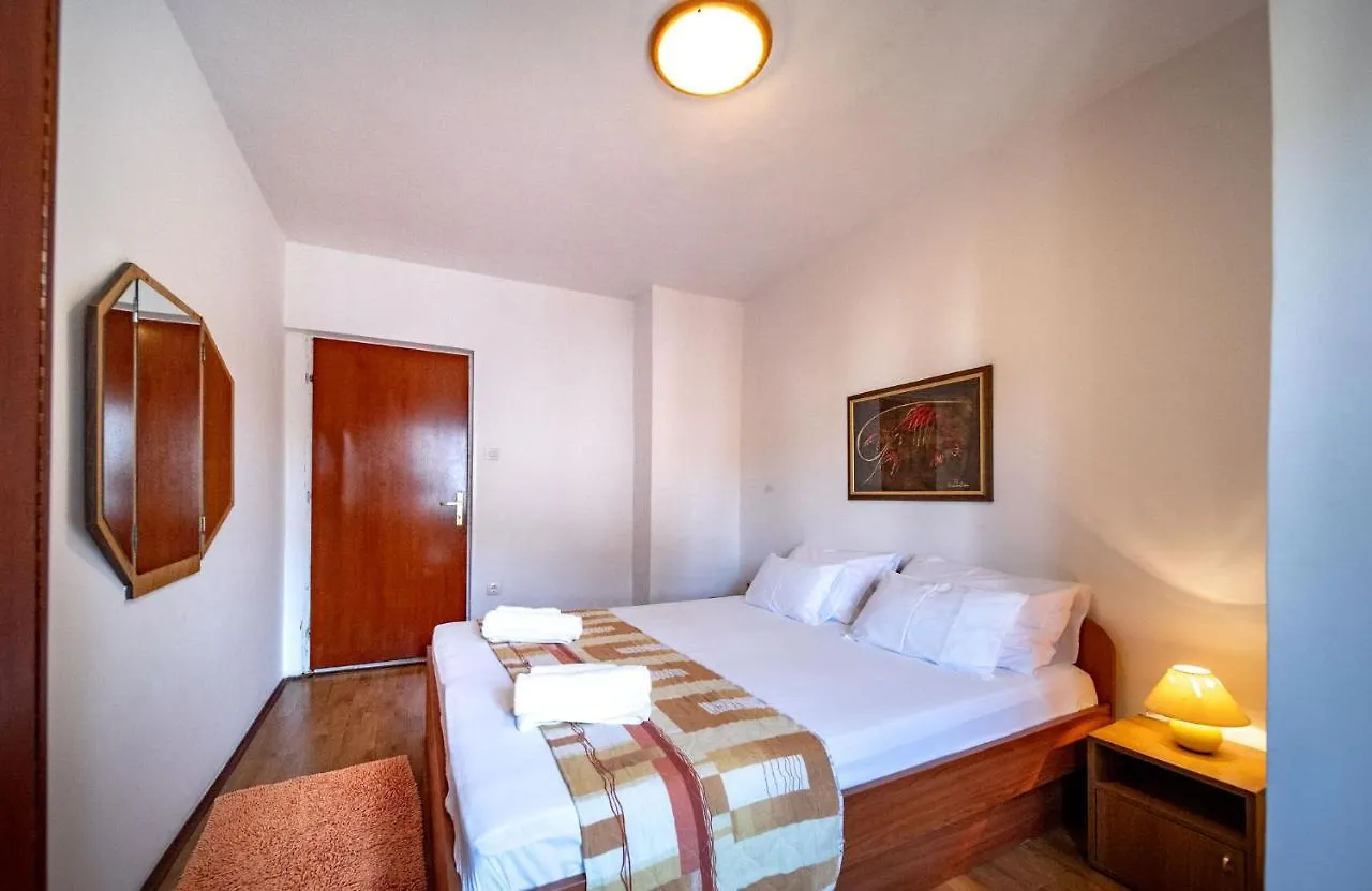 Apartments Lazaric Lopar